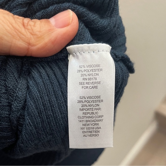 T Tahari Deep Teal Women's Crew Neck Sweater - Picture 5 of 5